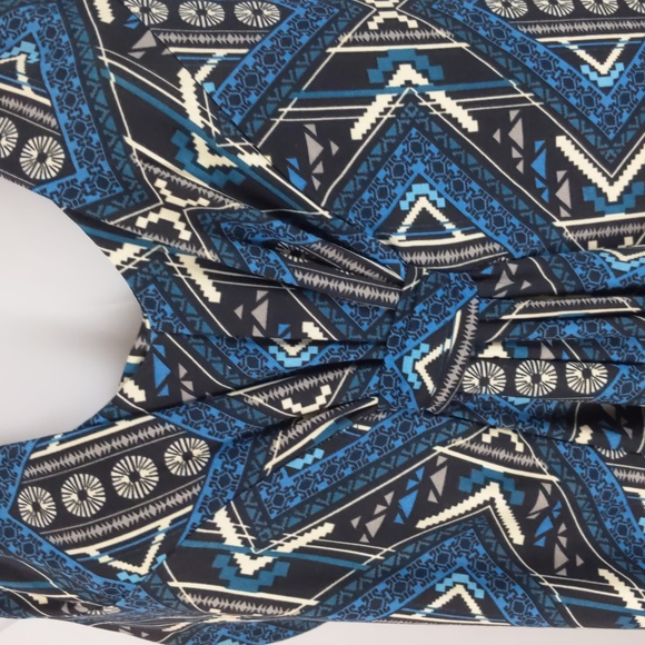 Cydney Mao Women's Top Size XL Blue Black Geometric Pattern Sleeveless V-Neck - Picture 5 of 13